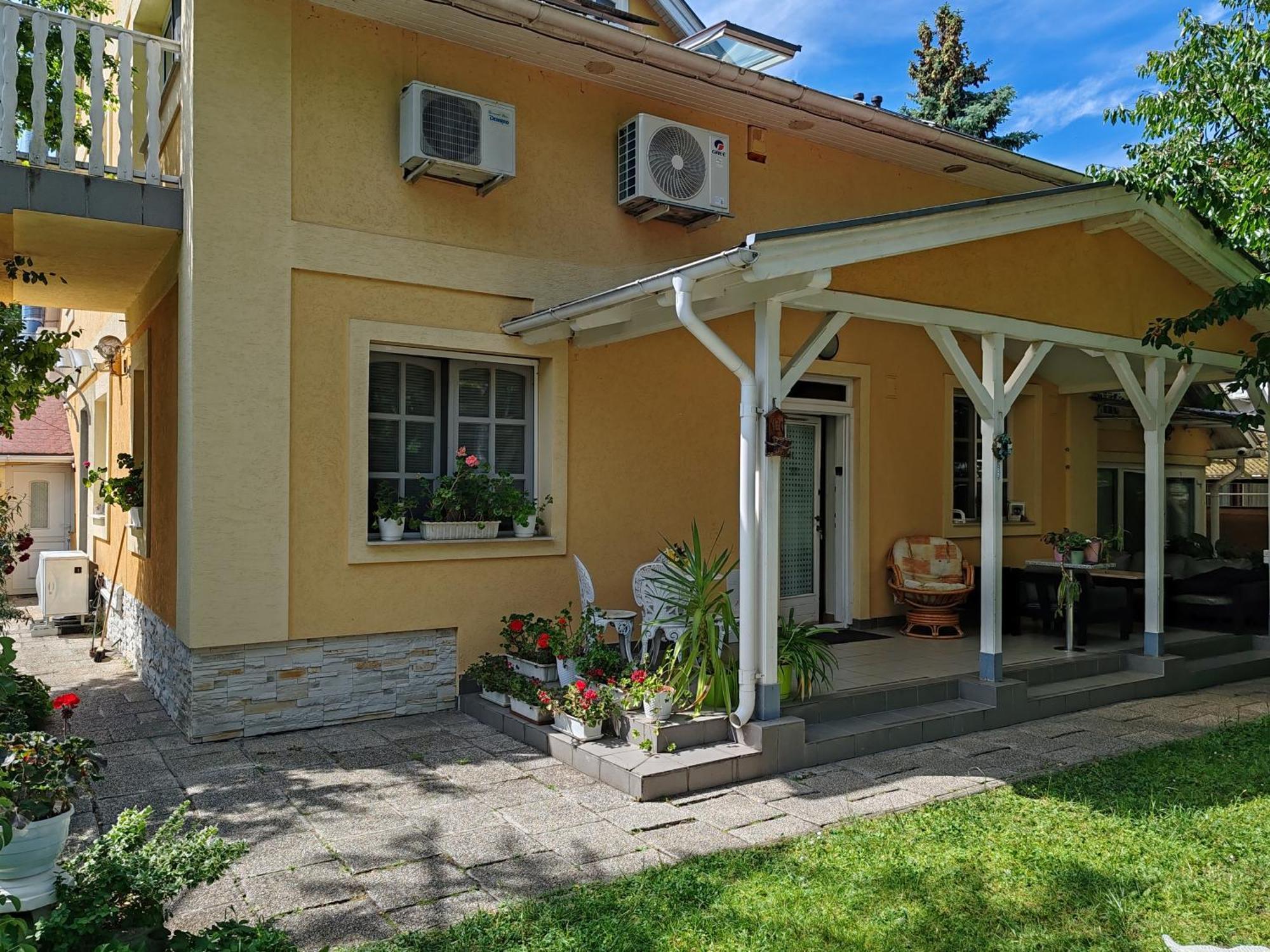 Apartment Patricia With Garden Budapest Ngoại thất bức ảnh